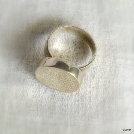 62. Srebrny pierścionek "stempel"okrągły