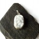 36. Srebrny wisiorek z chalcedonem